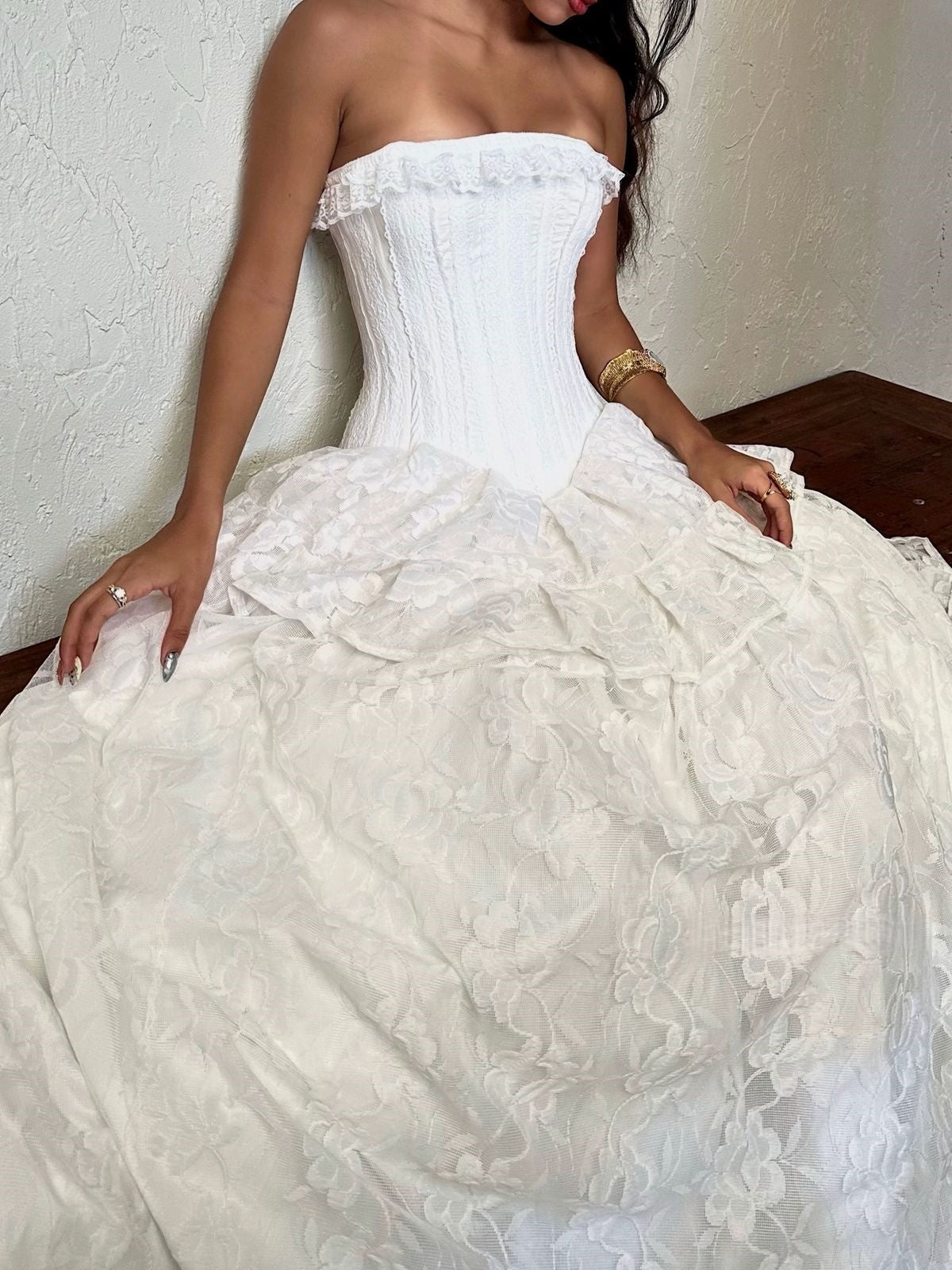 Classic White Lace Strapless Wedding Dresses Sleeveless Bridal HZ0307